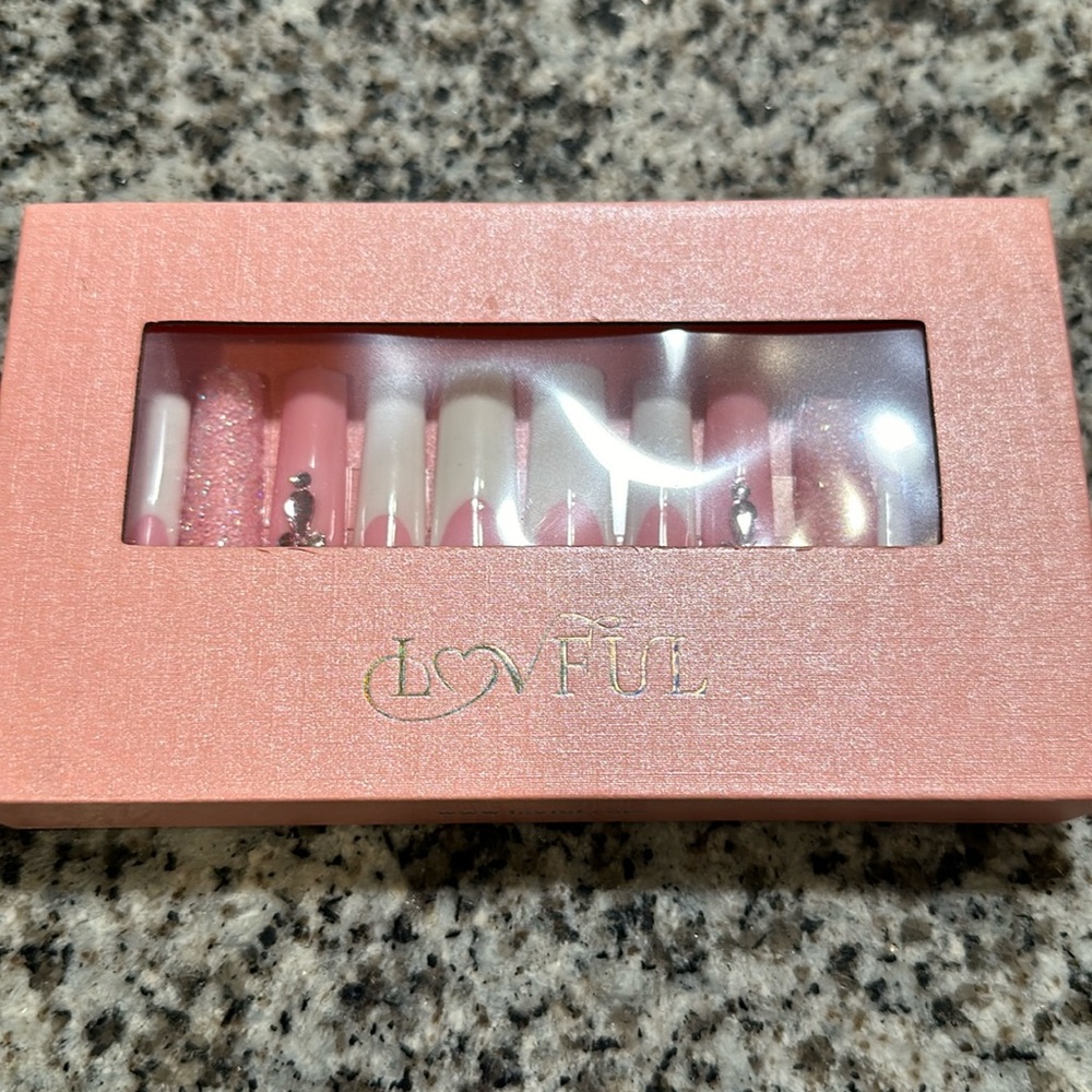 Lovful’s press ons